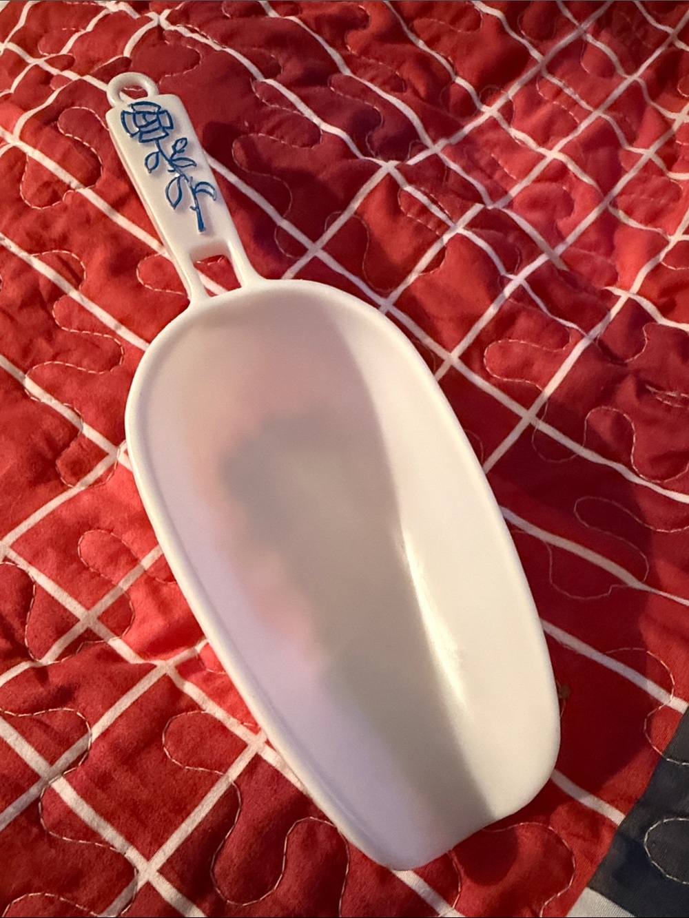 1950’s Corning Ware Plastic Scoop 9” with Blue Signature Floral Handle